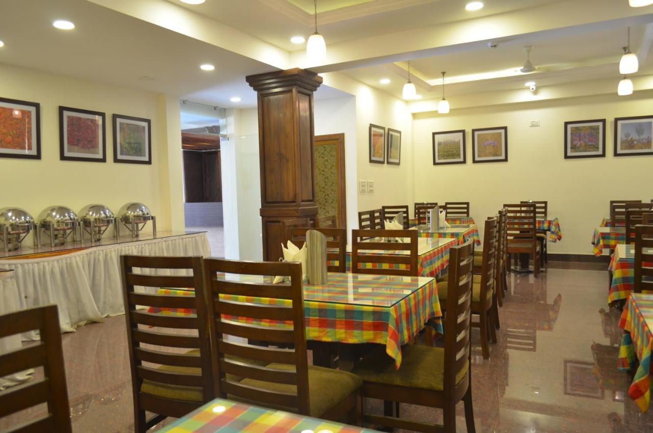 Hotel The Valley View Kashmir Srīnagar Buitenkant foto
