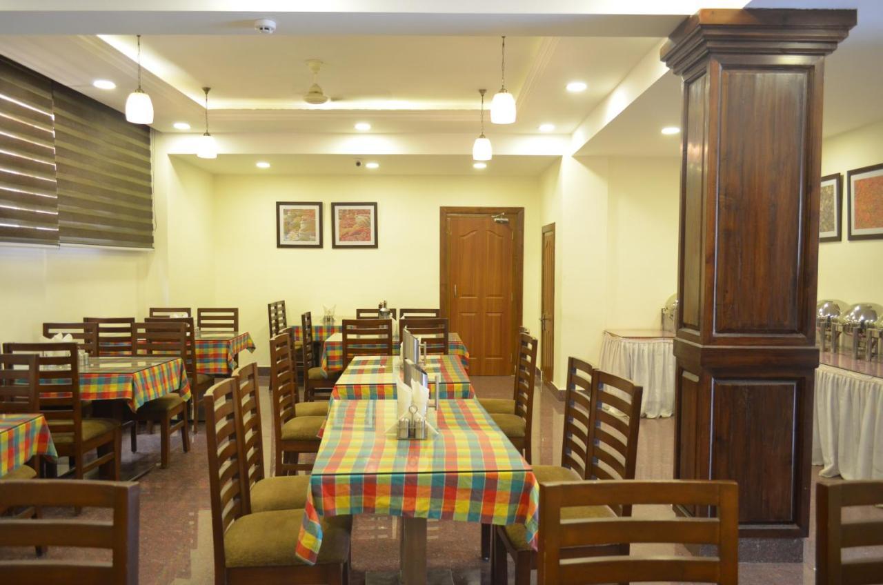 Hotel The Valley View Kashmir Srīnagar Buitenkant foto