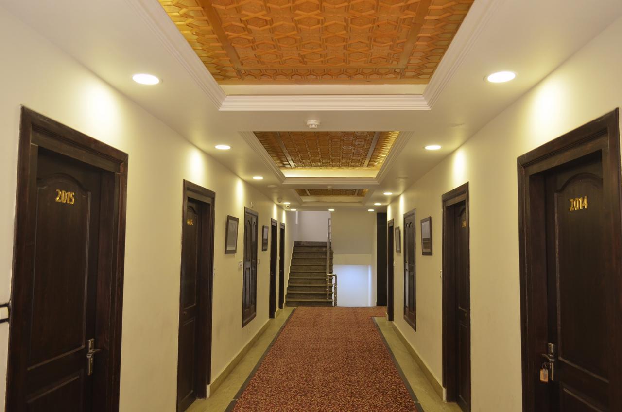 Hotel The Valley View Kashmir Srīnagar Buitenkant foto