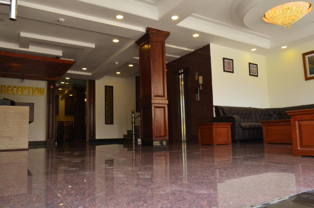 Hotel The Valley View Kashmir Srīnagar Buitenkant foto