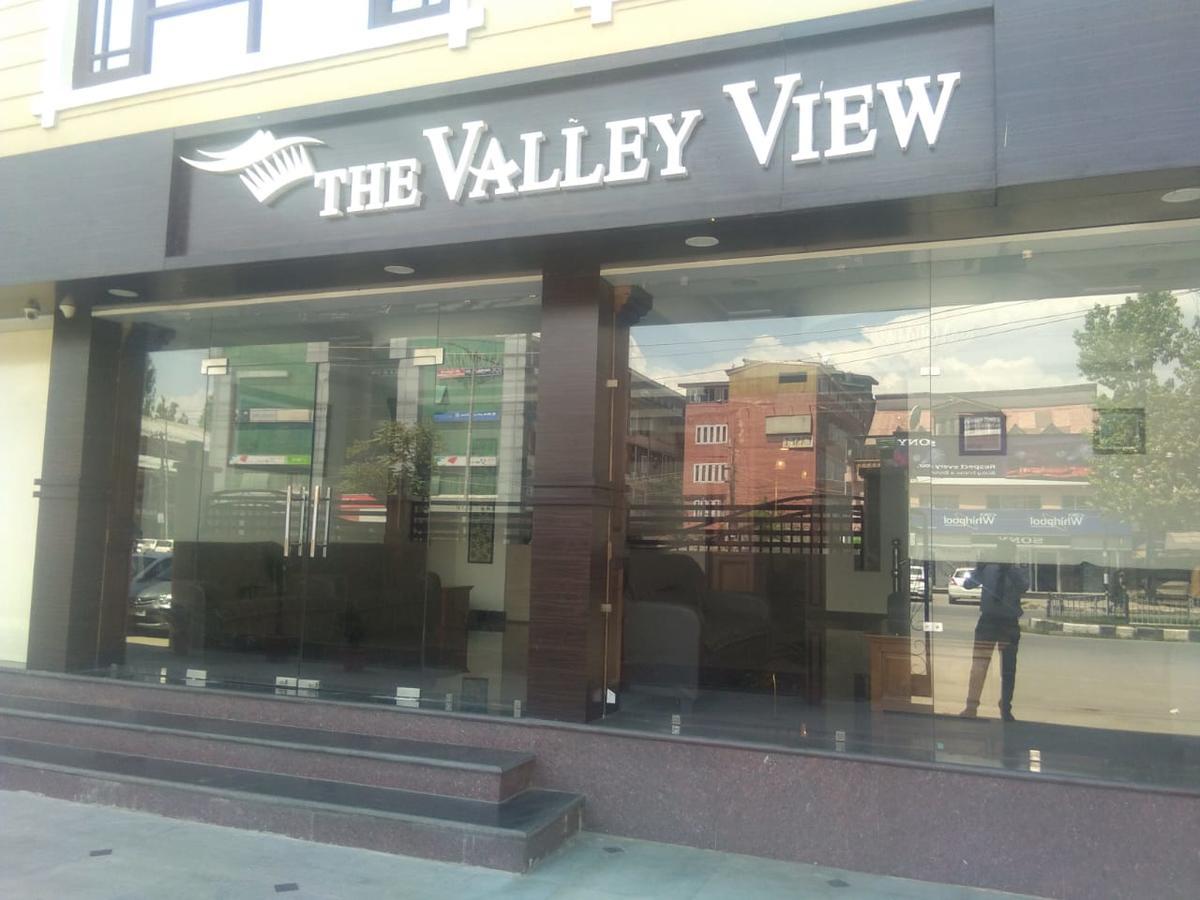 Hotel The Valley View Kashmir Srīnagar Buitenkant foto